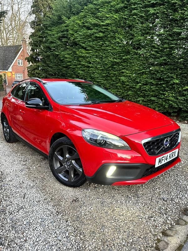Used Volvo V40 2014 Red Hatchback