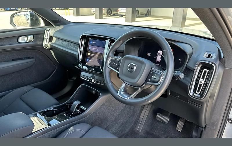 Used Volvo XC40 Core 172 kW (234 HP) 2023 Grey SUV