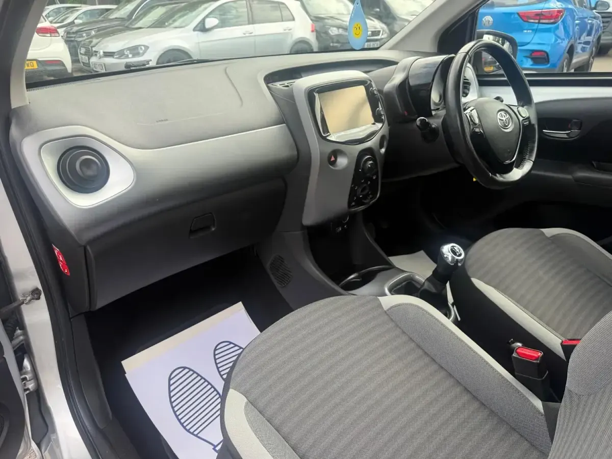 Used Toyota Aygo X-play 72 HP (52 kW) 2019 Silver Hatchback