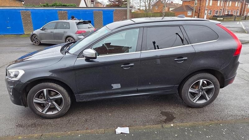 Used Volvo XC60 R-Design 181 HP (133 kW) 2015 Grey SUV