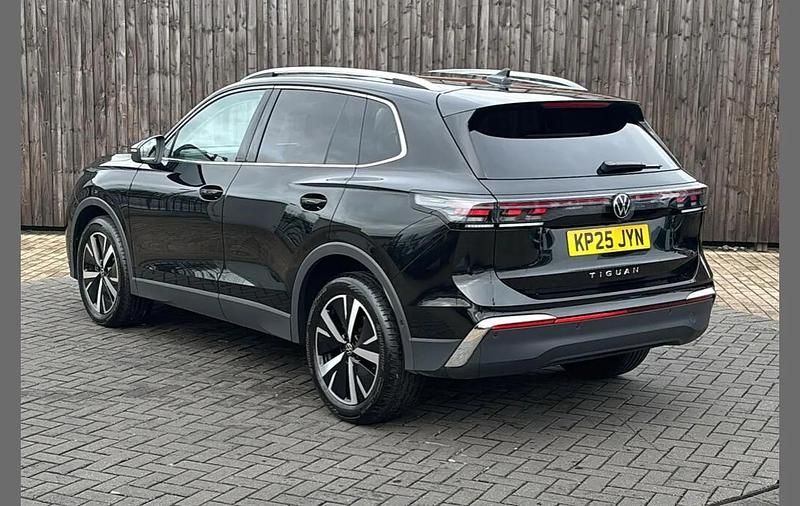 Używany VW Tiguan Elegance 150 KM (110 kW) 2025 Czarny SUV