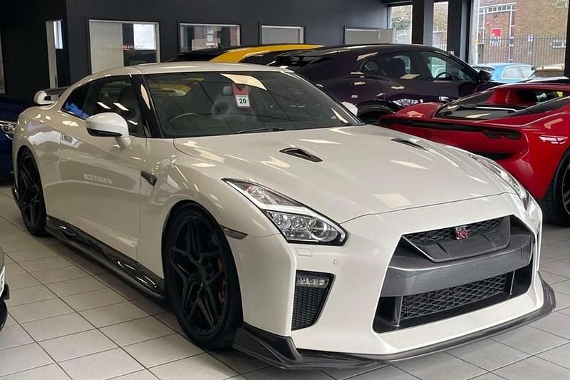 Used Nissan GT-R Prestige 570 HP (419 kW) 2017 White Coupe