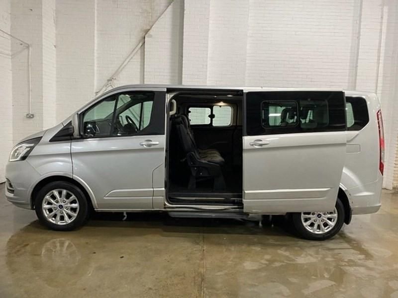 Used Ford Tourneo Titanium 130 HP (95 kW) 2022 Silver MPV