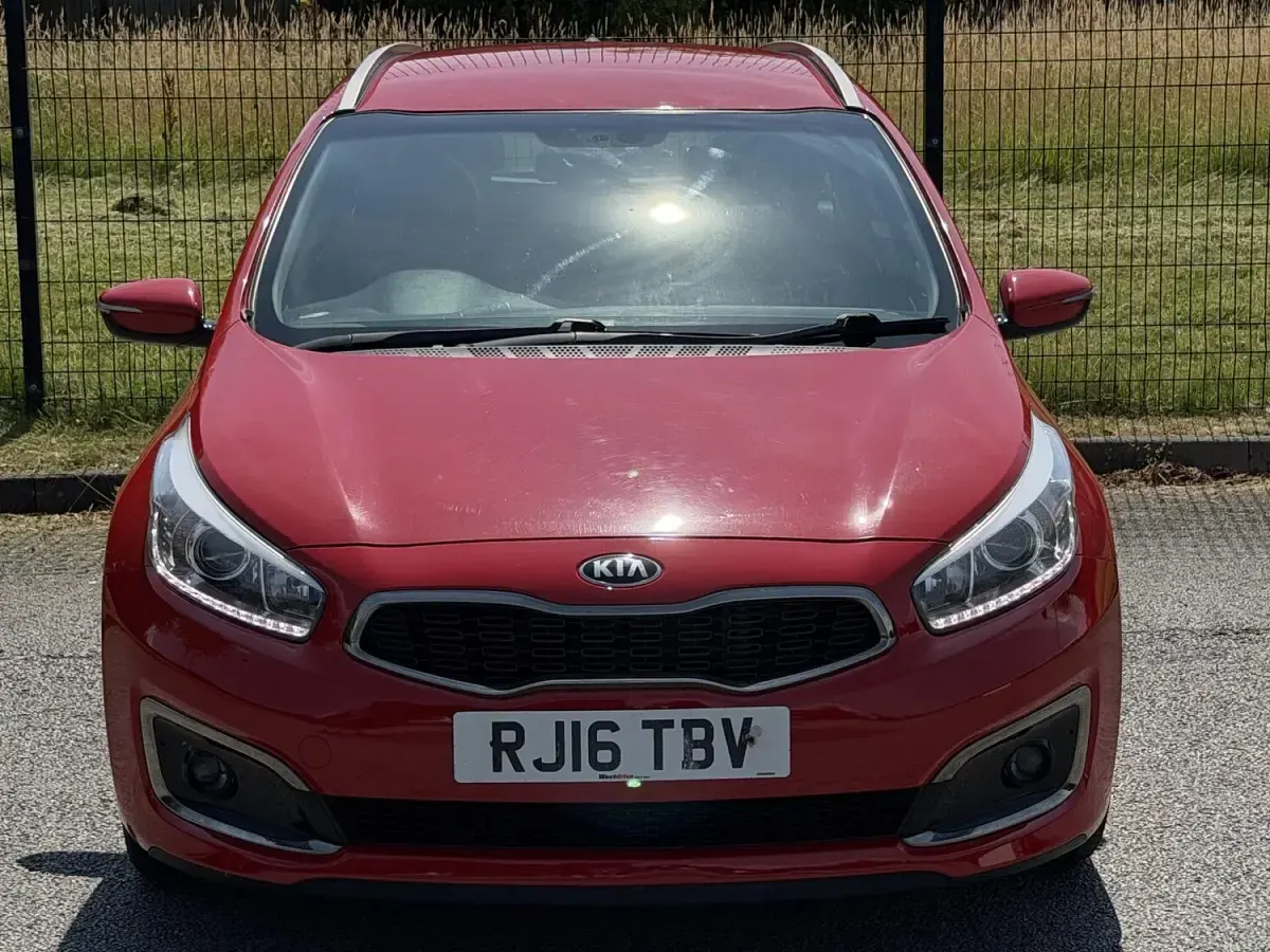 Used Kia Ceed 136 HP (100 kW) 2016 Red Hatchback