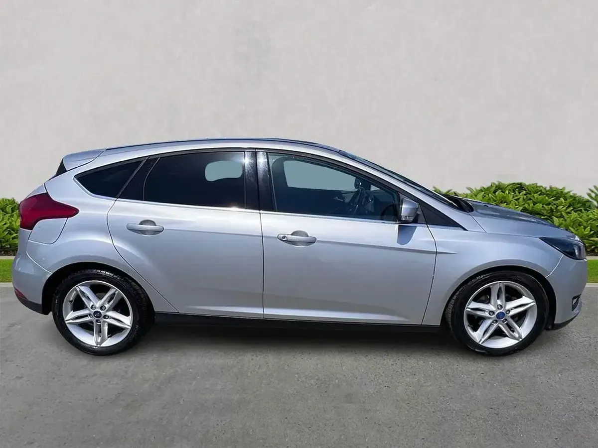 Used Ford Focus Zetec 120 HP (88 kW) 2018 Silver Hatchback