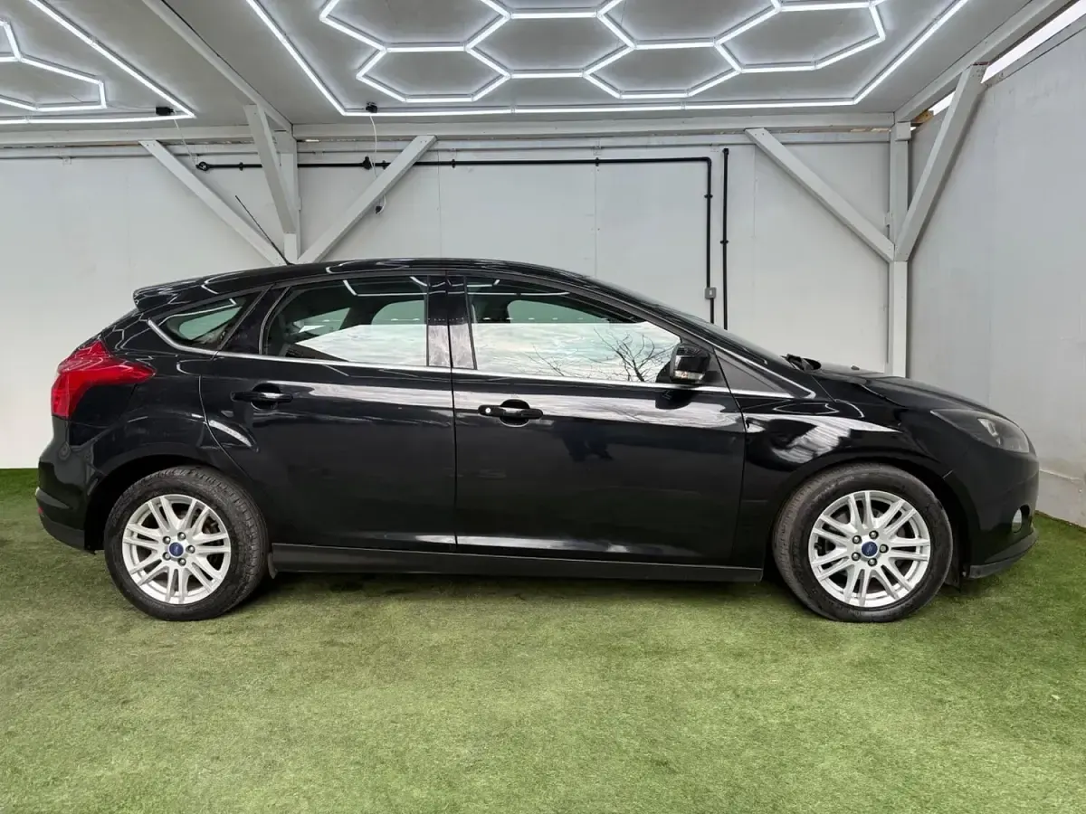Used Ford Focus Titanium 2013 Black Hatchback