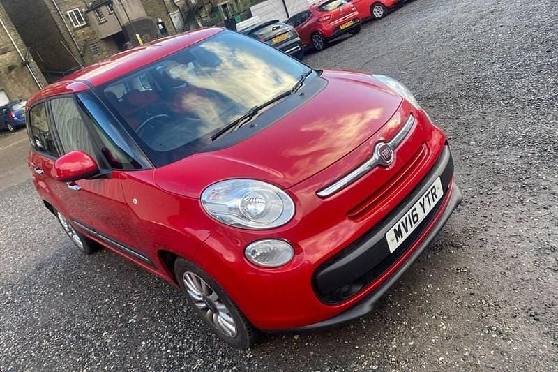 Used Fiat 500L Pop Star 95 HP (69 kW) 2016 Red MPV