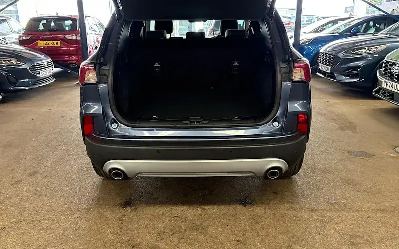 Usado Ford Kuga Titanium 150 CV (110 kW) 2023 Azul SUV