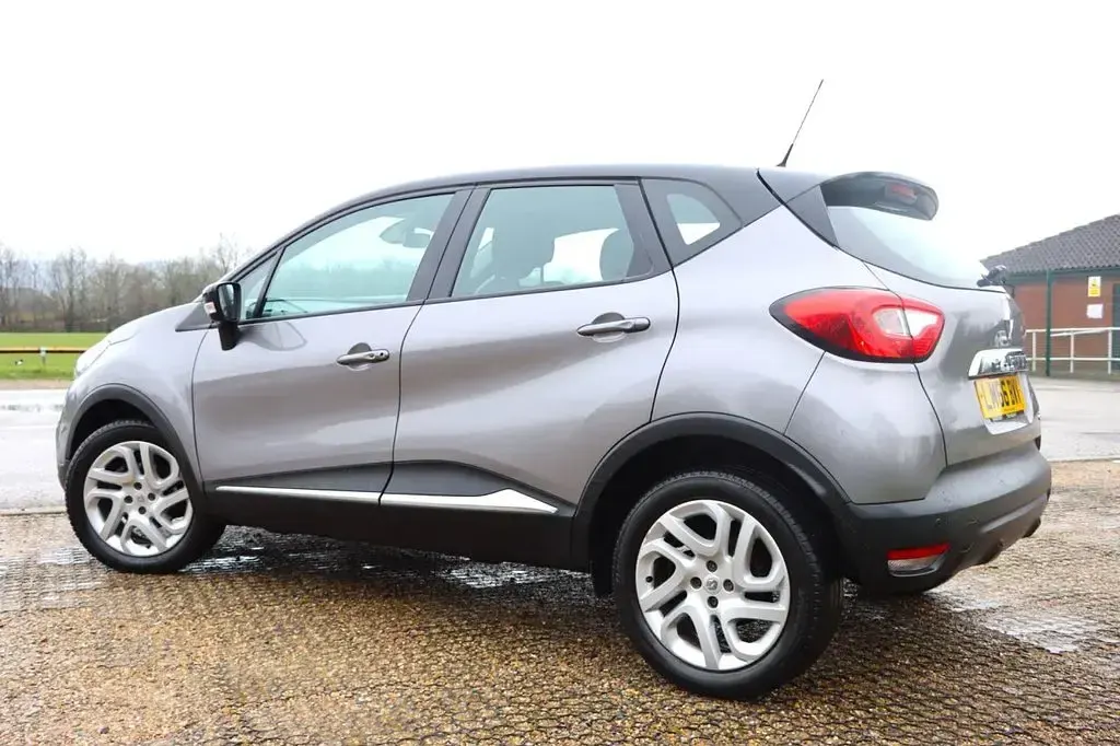 Used Renault Captur Dynamique 90 HP (66 kW) 2016 Grey/black SUV
