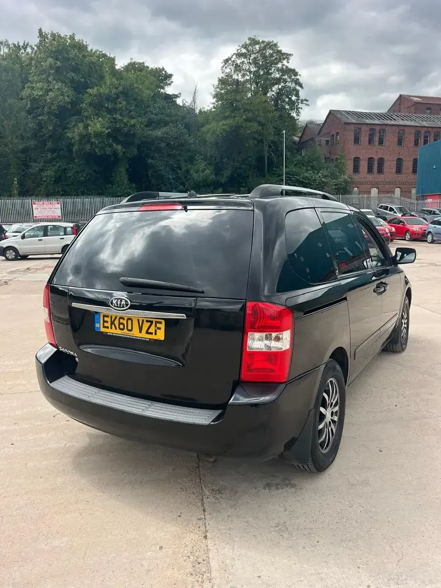 Used Kia Sedona 192 HP (141 kW) 2010 Black MPV