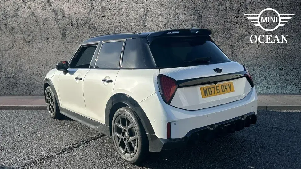 Used Mini Cooper Hatch 113 kW (154 HP) 2026 White Hatchback