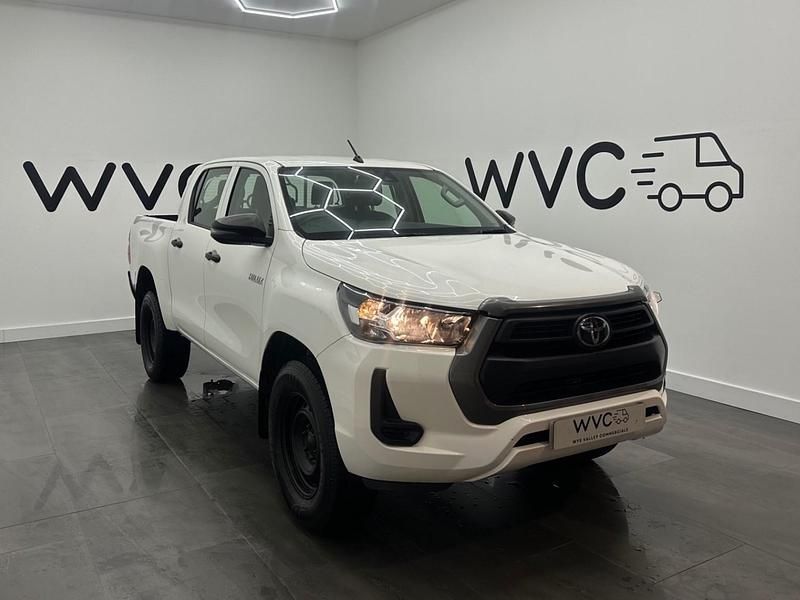Used Toyota HiLux Active 150 HP (110 kW) 2021 White Pickup