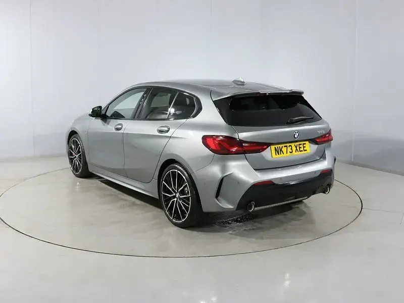 Begagnad BMW 128 Shadowline 261 HK (191 kW) 2023 Grå Halvkombi