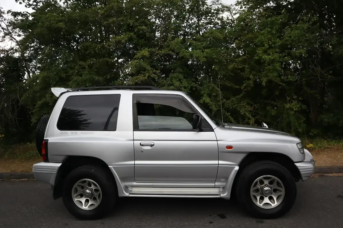 Used Mitsubishi Pajero 245 HP (180 kW) 1997 Silver SUV