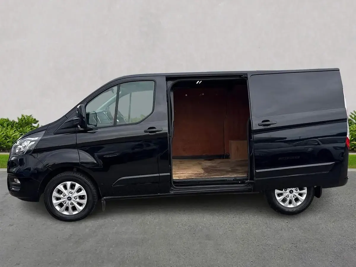 Used Ford Transit Custom Limited 130 HP (95 kW) 2022 Black Van