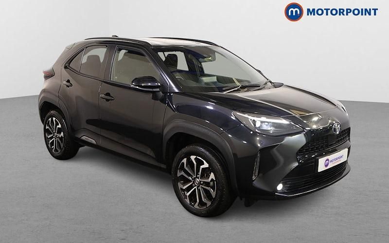 Used 2025 Toyota Yaris Hybrid Design Estate | £20,799 (Super price) - Image 1/4