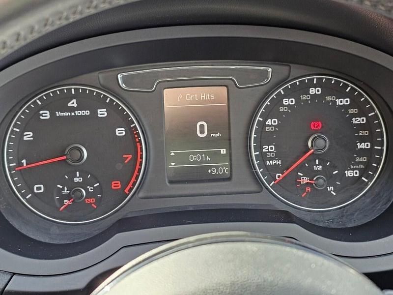 Begagnad Audi Q3 Design 150 HK (110 kW) 2015 Silver SUV