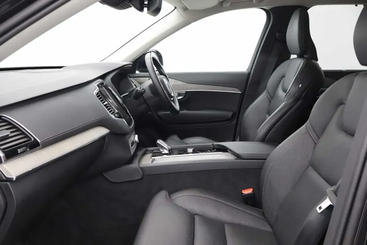 Used Volvo XC90 Plus 247 HP (181 kW) 2025 SUV