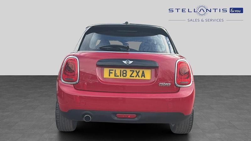 Used Mini Cooper Hatch 134 HP (98 kW) 2018 Red Hatchback