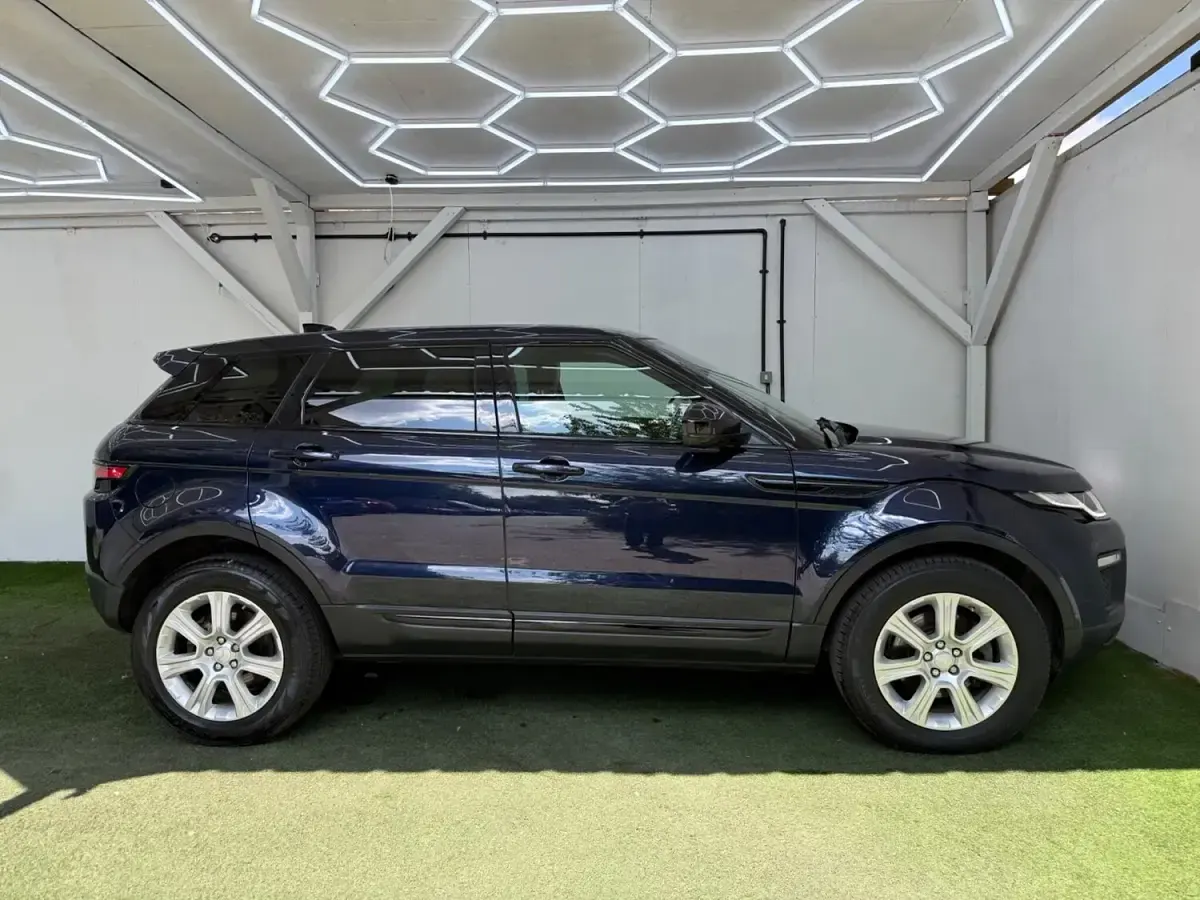 Used Land Rover Range Rover evoque SE 2018 Blue Estate
