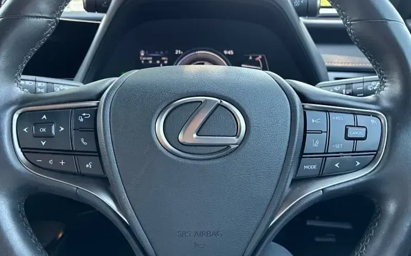 Used Lexus UX Sport Design Packet 184 HP (135 kW) 2022 White SUV