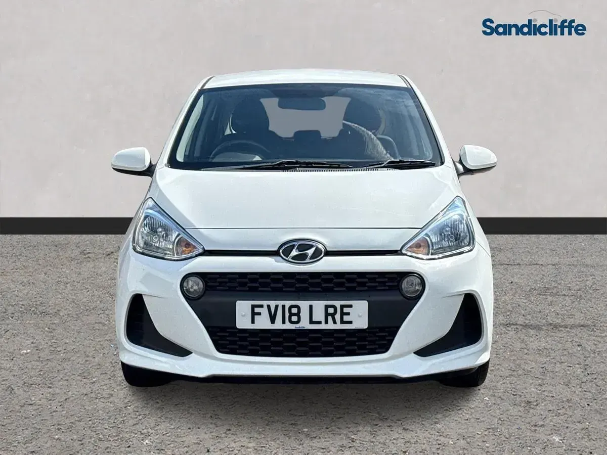 Used Hyundai i10 SE 67 HP (49 kW) 2020 White Hatchback