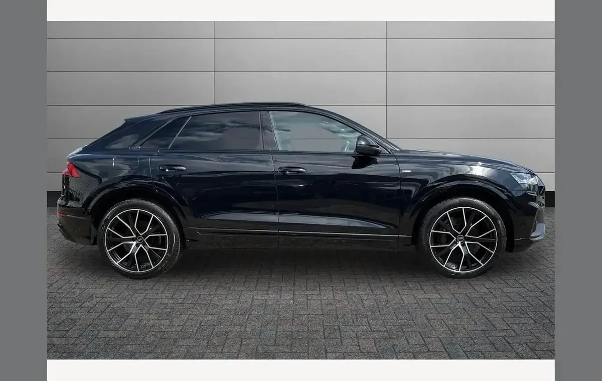 Begagnad Audi Q8 Black Edition 340 HK (250 kW) 2022 Svart SUV