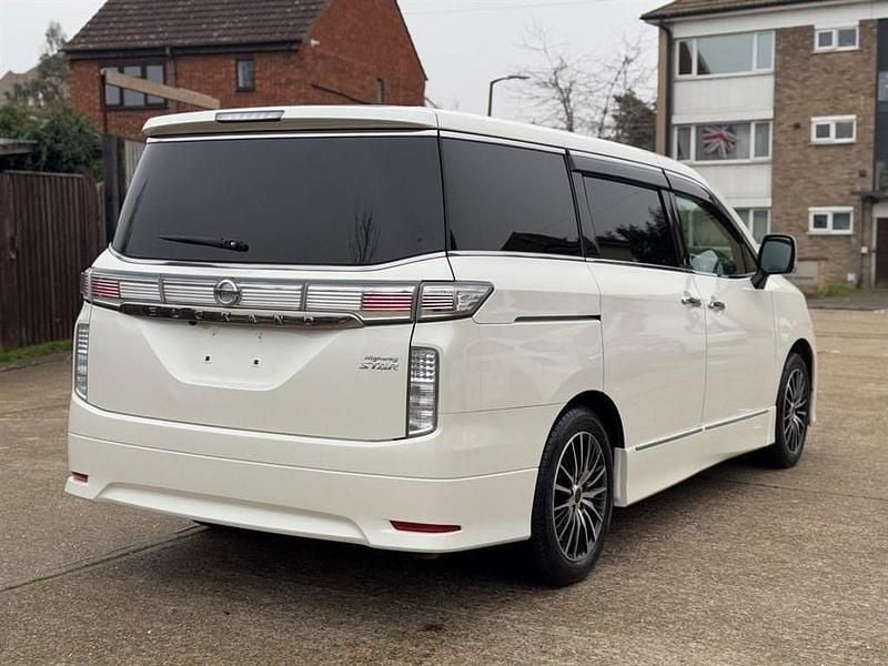 Used Nissan Elgrand 2017 White MPV