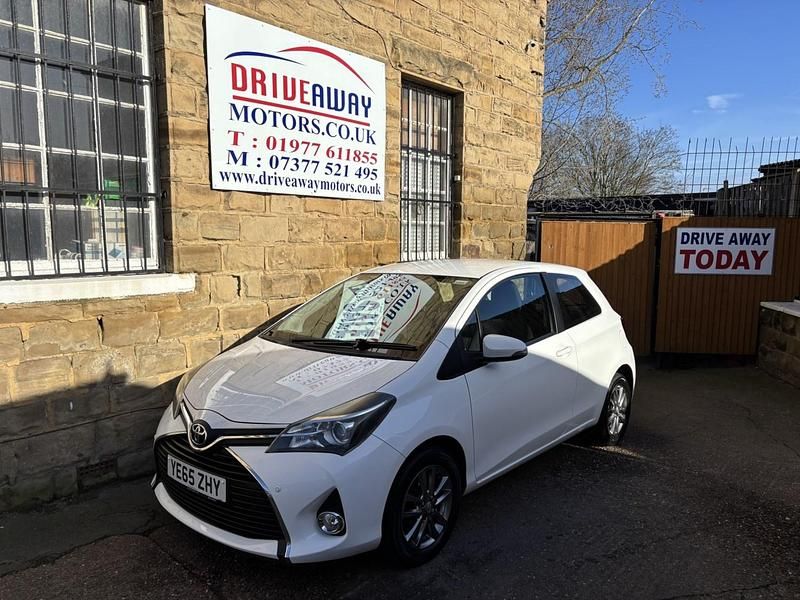 Used Toyota Yaris 2015 White Hatchback