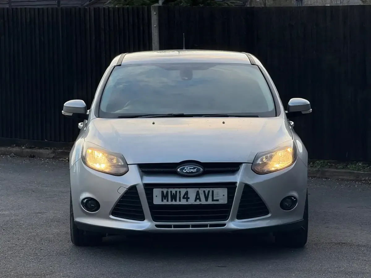 Używany Ford Focus Zetec 2014 Srebrny Hatchback