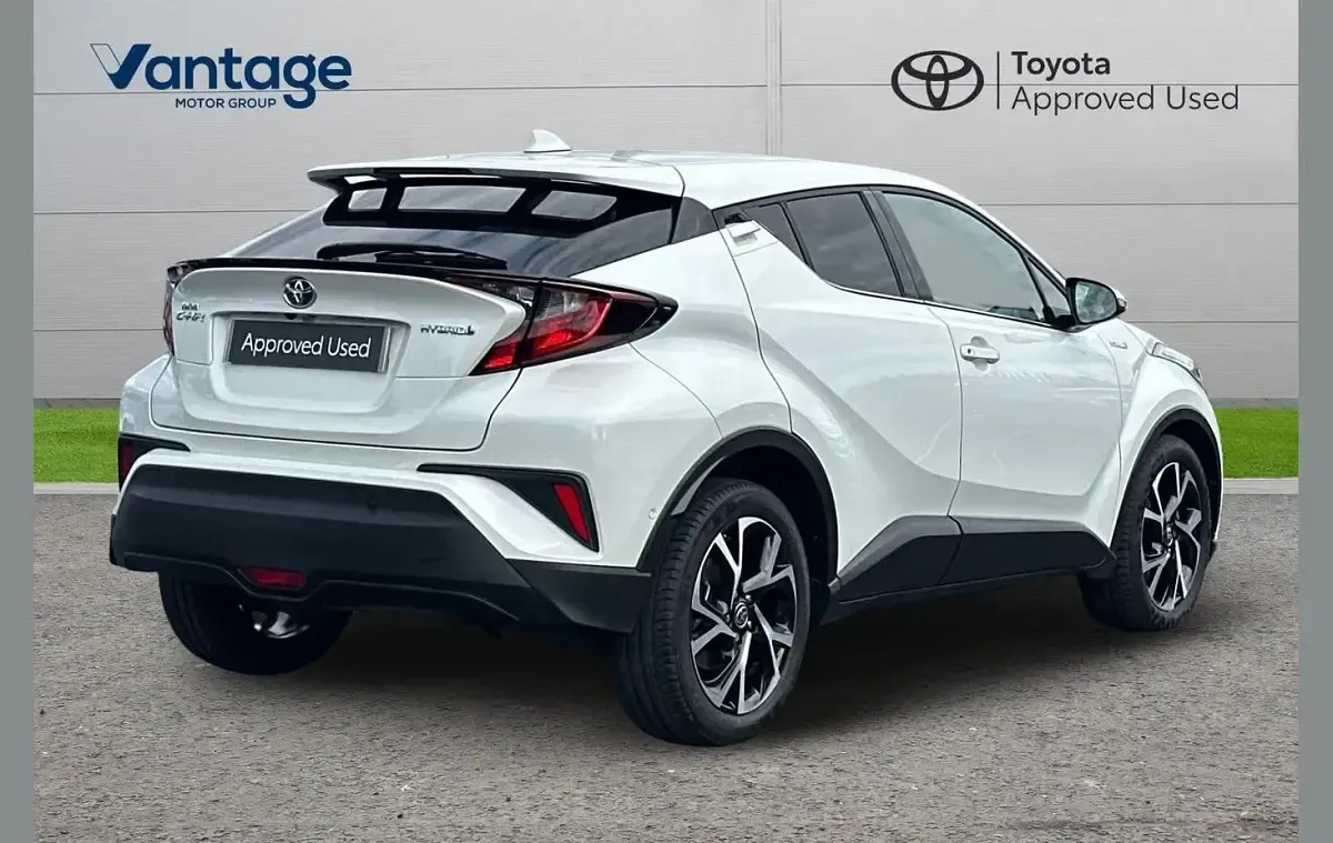Used Toyota C-HR Design 120 HP (88 kW) 2022 White SUV