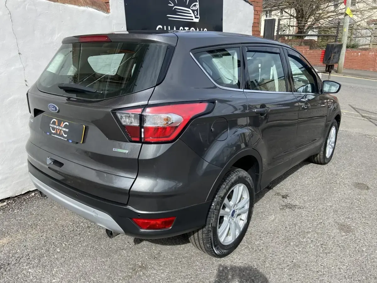 Begagnad Ford Kuga Zetec 120 HK (88 kW) 2017 Grå SUV