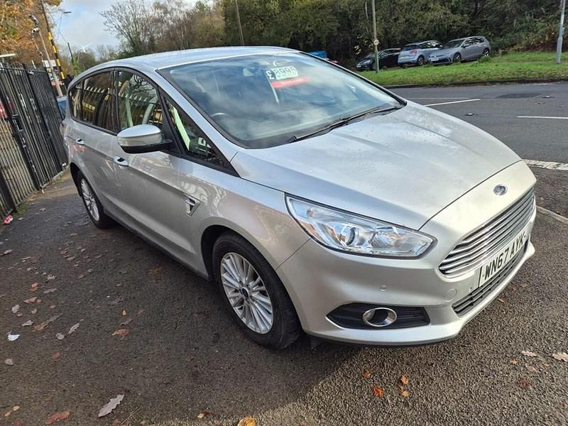 Usado Ford S-MAX Zetec 150 HP (110 kW) 2017 Prateado Monovolume