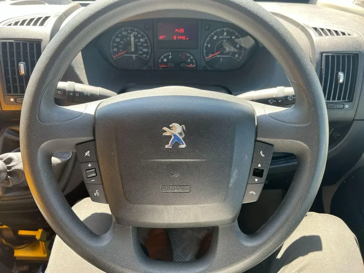 Used Peugeot Boxer 130 HP (95 kW) 2017 White Van