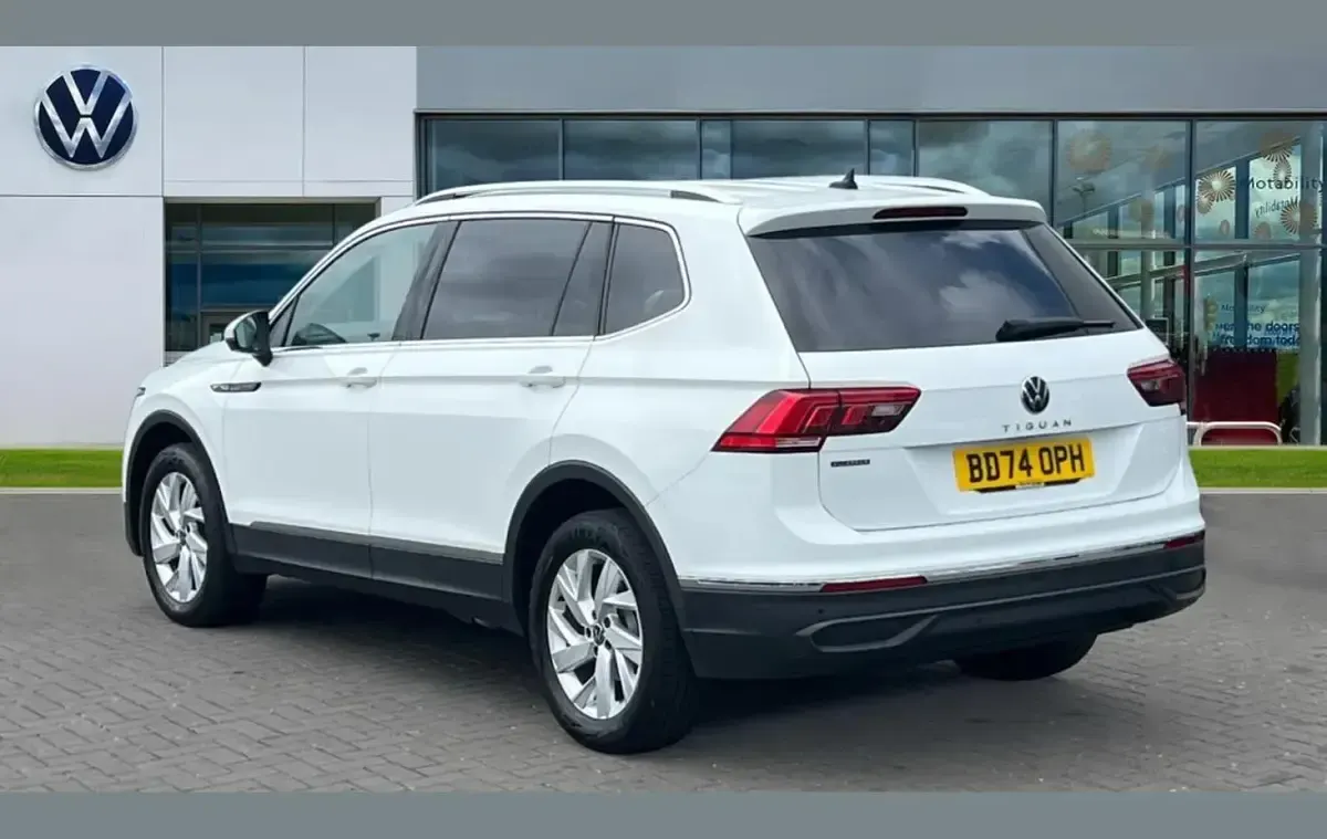Usado VW Tiguan Allspace Life 150 HP (110 kW) 2024 Branco SUV