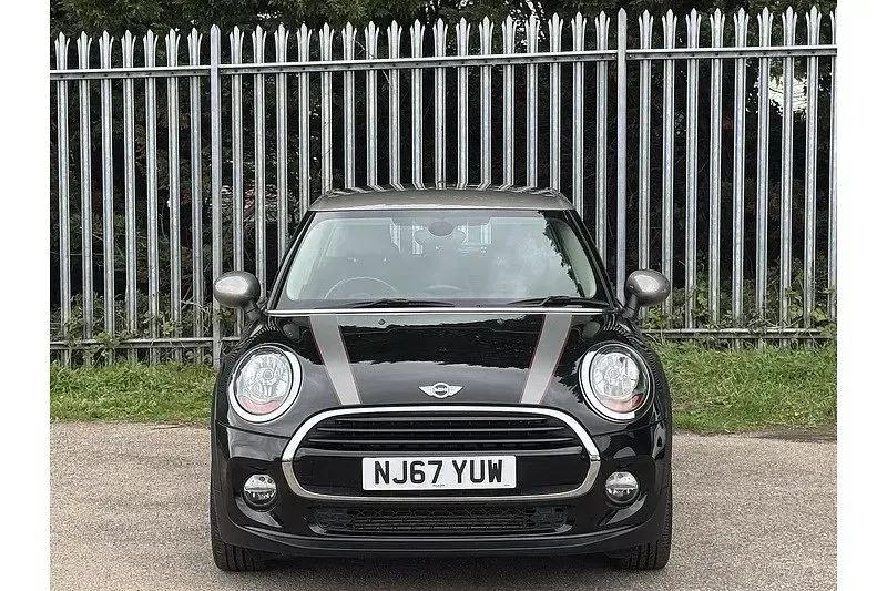 Używany Mini Cooper Hatch 2017 Czarny Hatchback