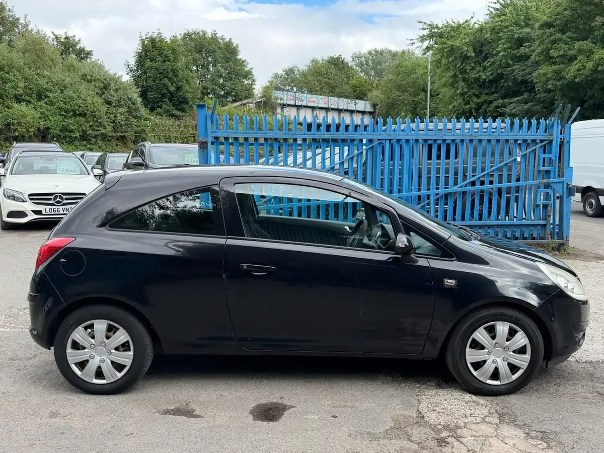 Used Vauxhall Corsa 100 HP (73 kW) 2010 Black Hatchback