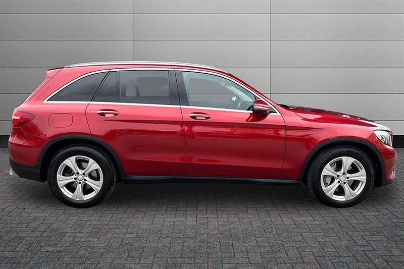 Used Mercedes GLC220 Premium Plus 170 HP (125 kW) 2016 Hyacinth red Estate