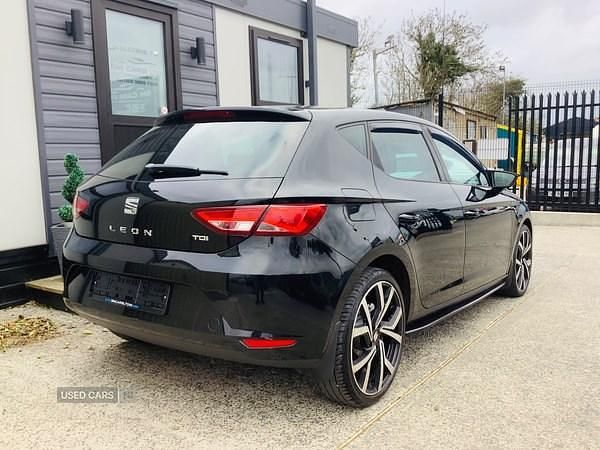 Used Seat Leon SE 105 HP (77 kW) 2015 Black Hatchback