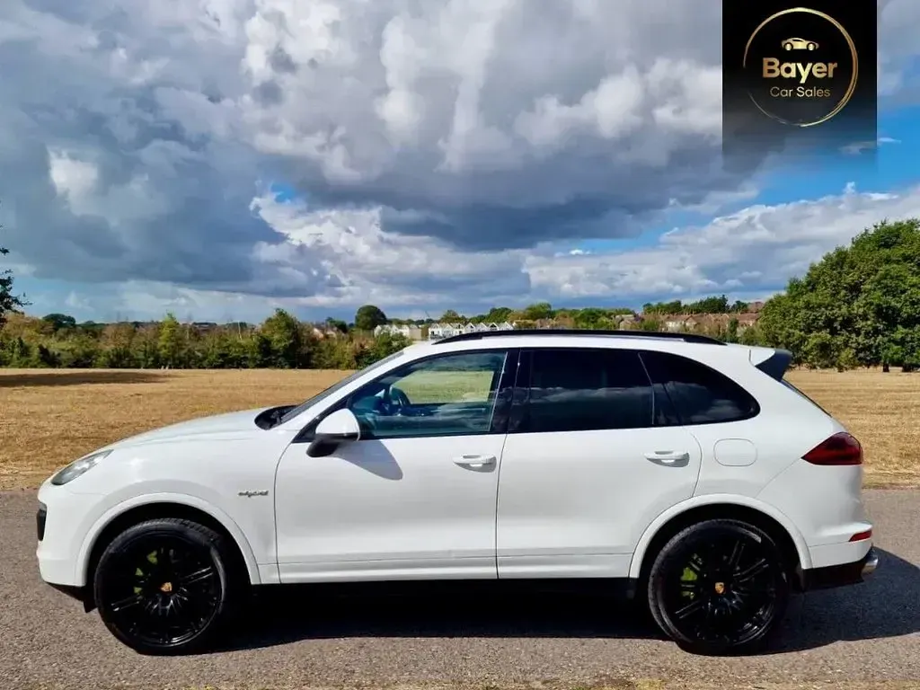 Used Porsche Cayenne S E-Hybrid Platinum Edition 410 HP (301 kW) 2017 White SUV