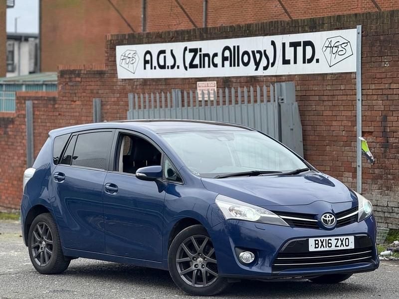 Used Toyota Verso 2016 Blue MPV