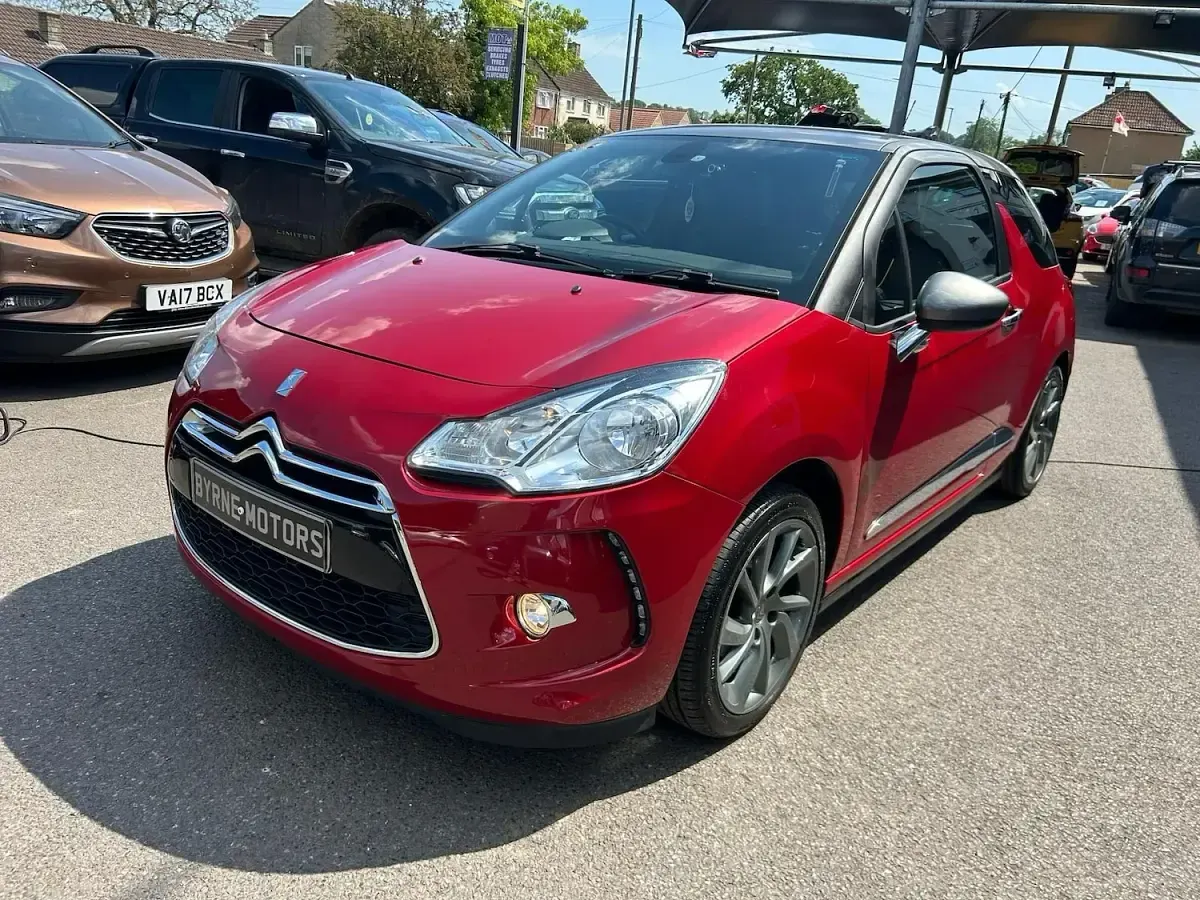 Used Citroën DS3 PureTech 110 HP (80 kW) 2015 Red Hatchback