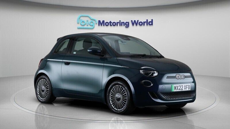 Green Used 2022 Fiat 500e Icon Hatchback | £10,100 (Good price) - Image 1/4
