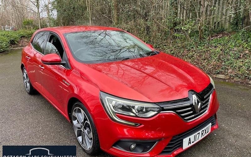 Used Renault Mégane IV Dynamique 131 HP (96 kW) 2017 Red Hatchback