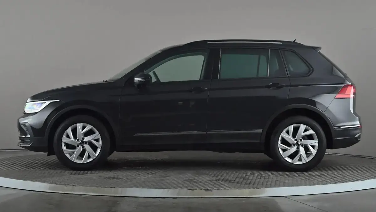 Usado VW Tiguan Life 130 HP (95 kW) 2022 Cinzento SUV