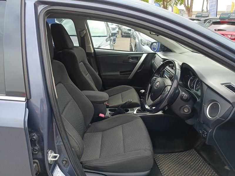 Used Toyota Auris 2015 Blue Hatchback