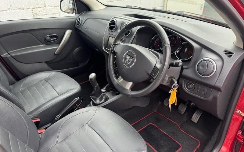 Used Dacia Sandero Lauréate 90 HP (66 kW) 2016 Hatchback