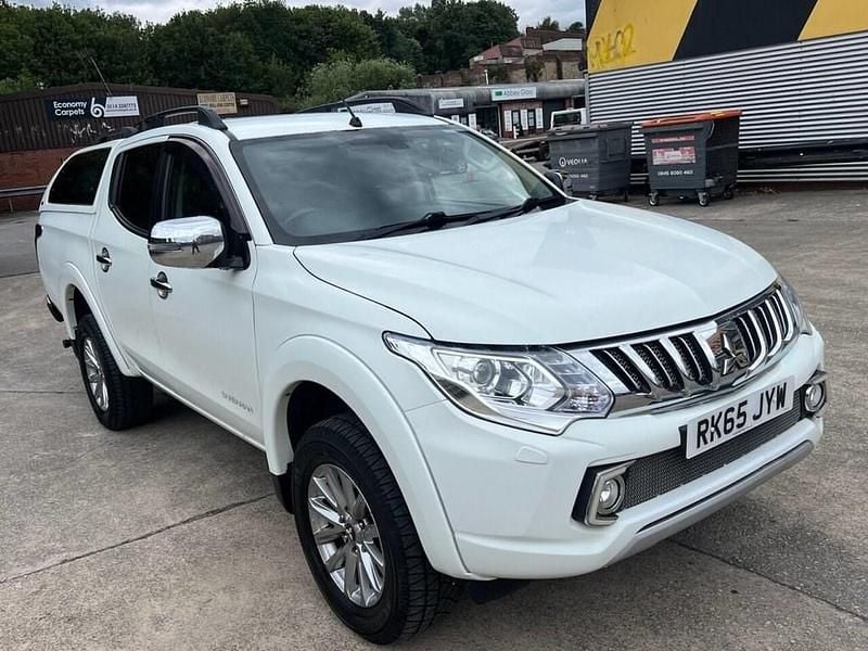 White Used 2015 Mitsubishi L200 Pickup | £11,450 (Fair price) - Image 1/4