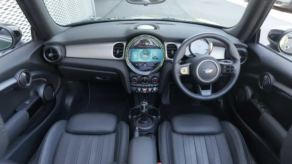 Used Mini Cooper Cabriolet Exclusive 134 HP (98 kW) 2023 Green Cabriolet