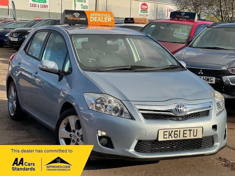 Blue Used 2011 Toyota Auris Hybrid T4 Hatchback | £4,775 (Fair price) - Image 1/3